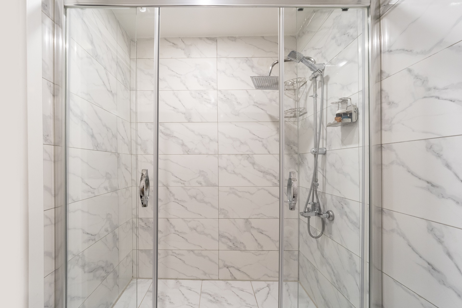Ekonomik Suit Banyo Görseli 2 — Bakırköy, İstanbul — Klozet, Duşa kabin, El yıkama lavabosu, Kurutma makinası, Ayna, 4m²