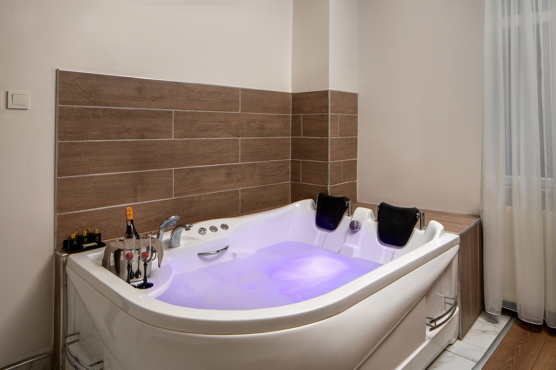 Jakuzili Executive 1+0 Suit, Jakuzi detay görseli — Bakırköy, İstanbul — Masaj özellikli, King size, çift kişilik